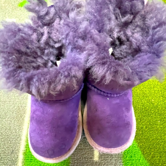 Gently Used T Mini Bailey Bow II Ugg Boots - Picture 1 of 4